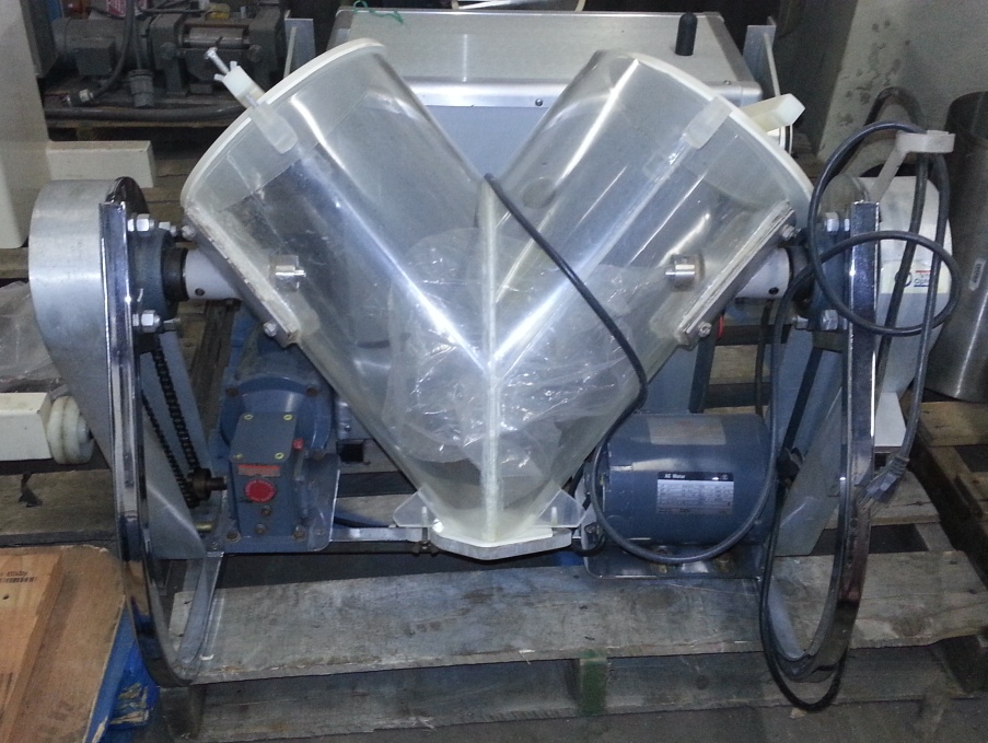 16 quart P-K  Twin Shell Blender, Lucite